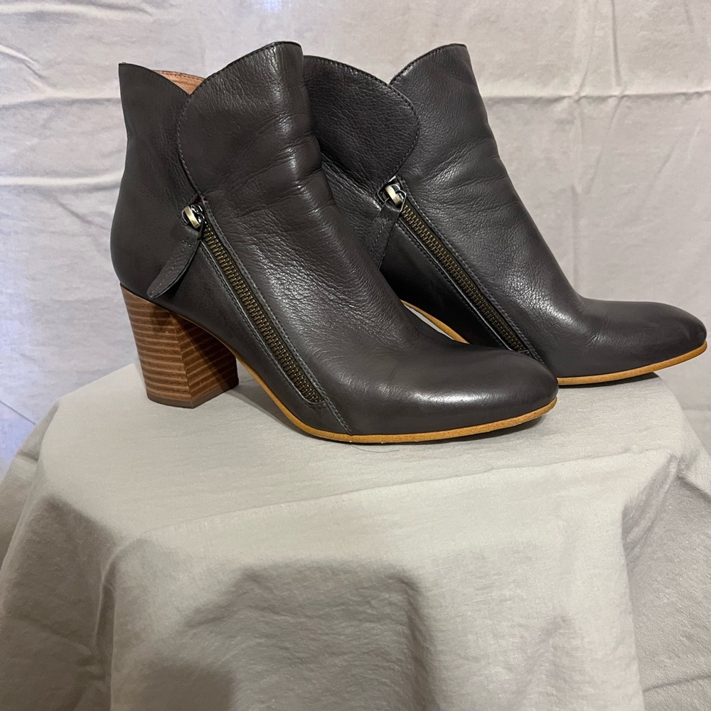 Silent D Uriah booties